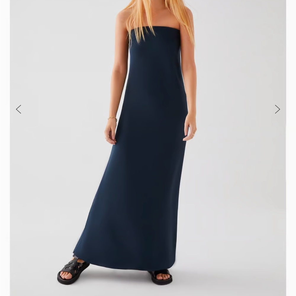 Elegant Strapless Navy Maxi Dress